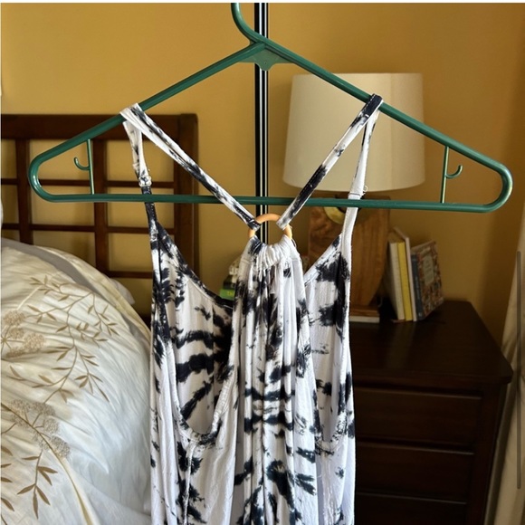 7/$20 Pineapple Isle black and white tie dye maxi dress - Picture 4 of 7